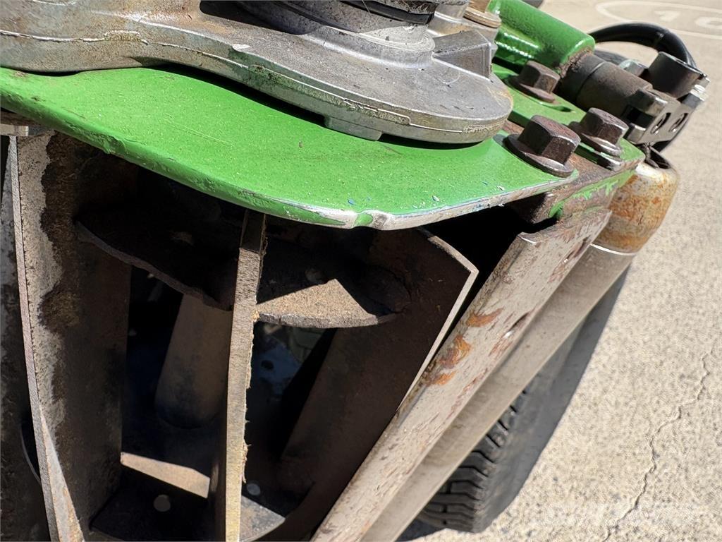 John Deere 7700A Бутащи се косачки