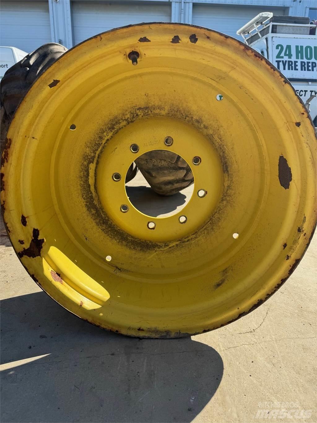 John Deere Example Колелета/Гуми