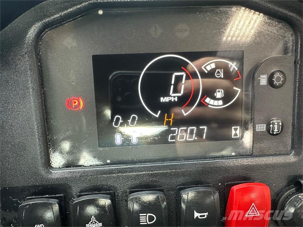 John Deere HPX815E Комунални съоражения