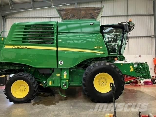 John Deere T670i Комбайни