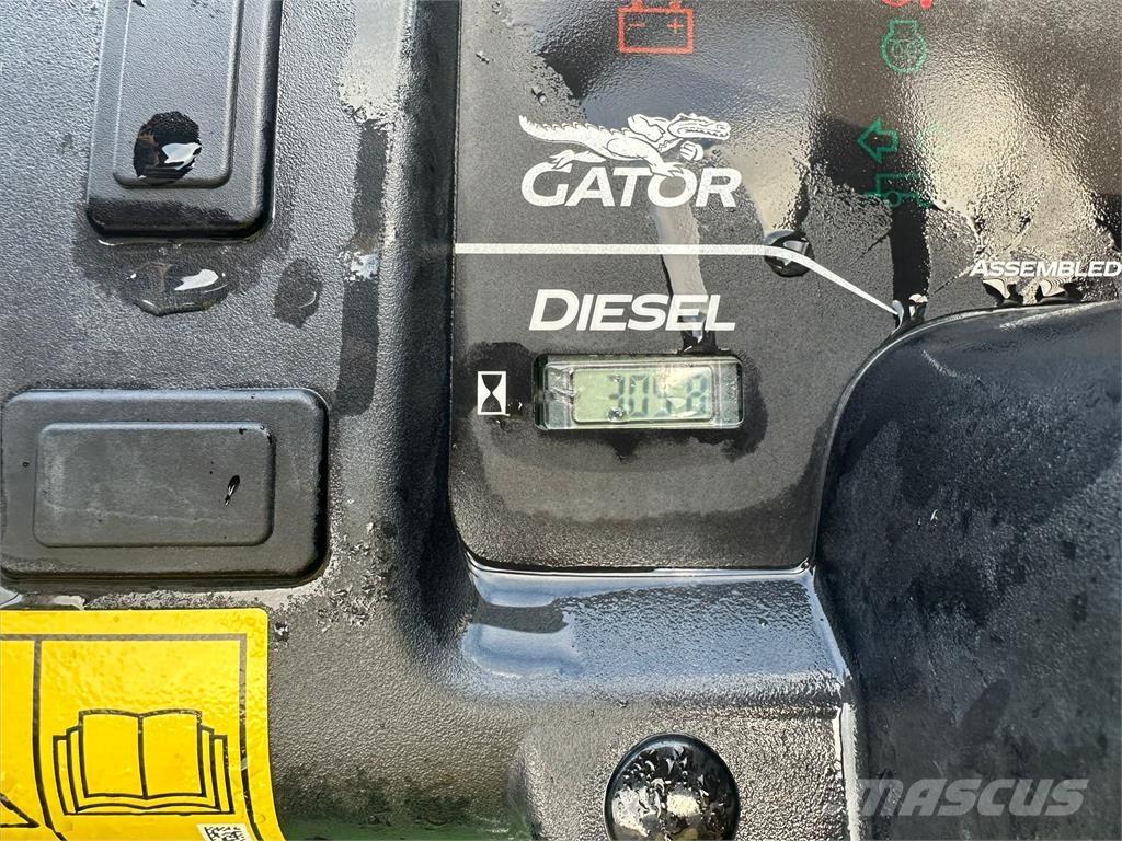 John Deere TH6x4 Комунални съоражения