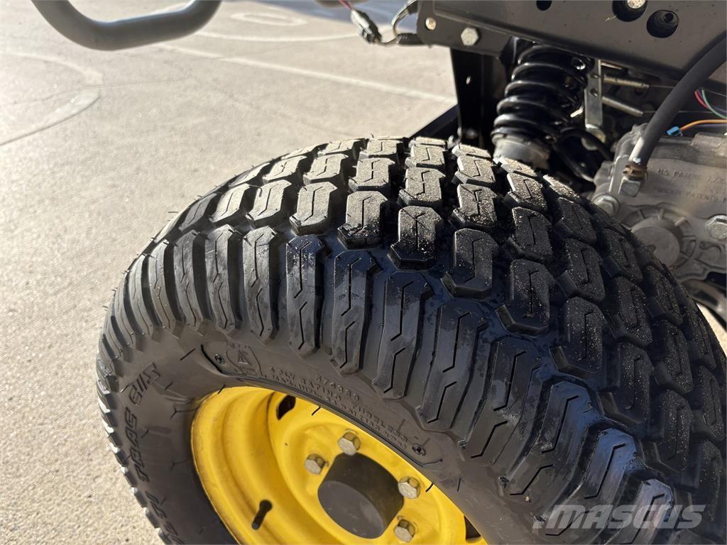 John Deere XUV855M Комунални съоражения