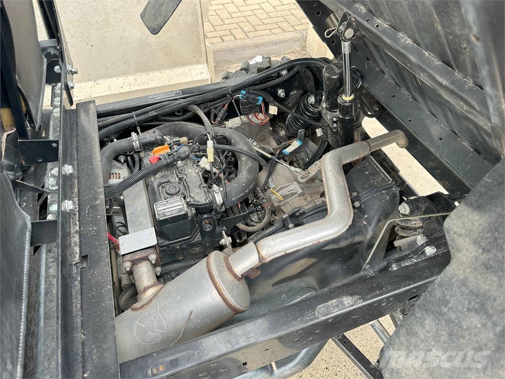 John Deere XUV855M S4 Комунални съоражения