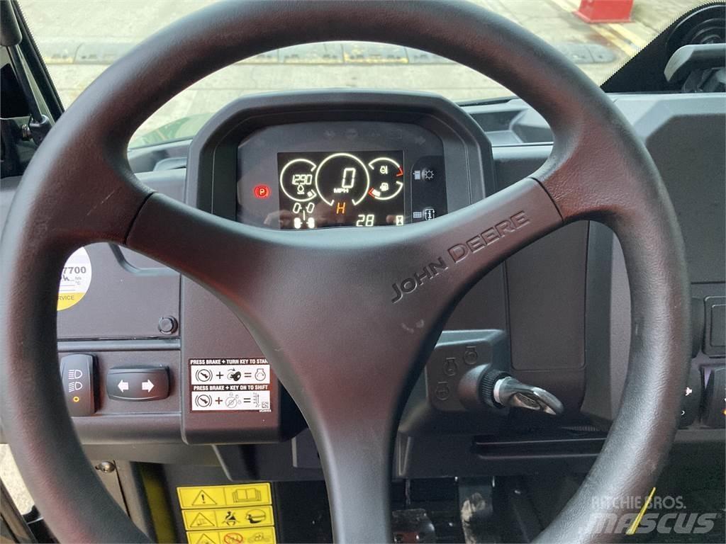John Deere XUV875M Комунални съоражения