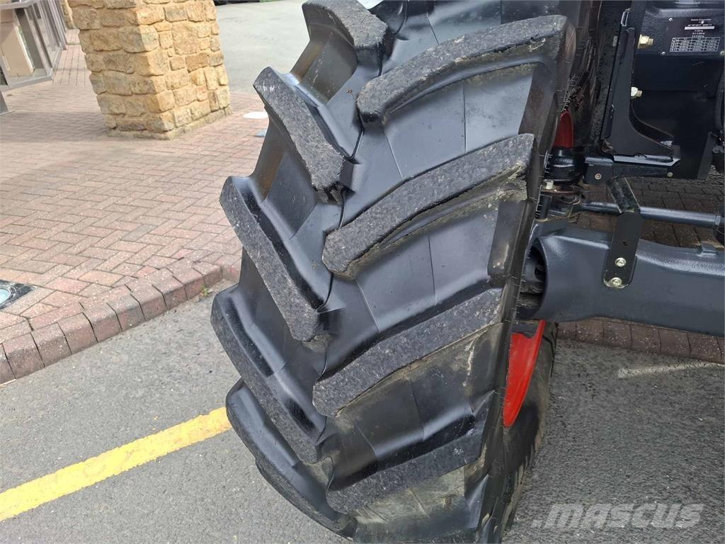 Kubota M7153 Трактори