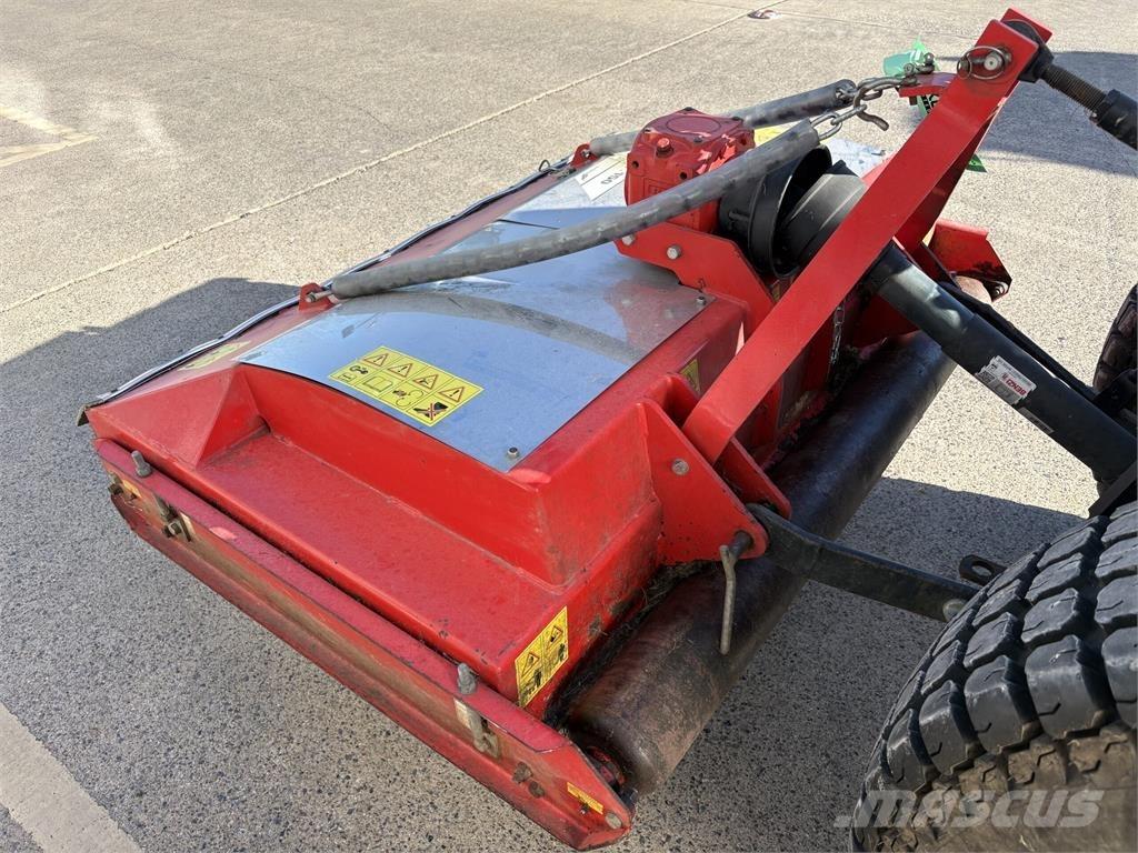 Trimax Striker 150 Косачки за монтиране и теглене
