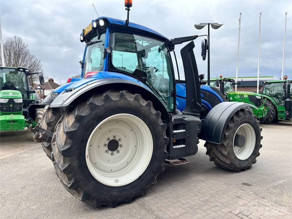 Valtra T234D Трактори