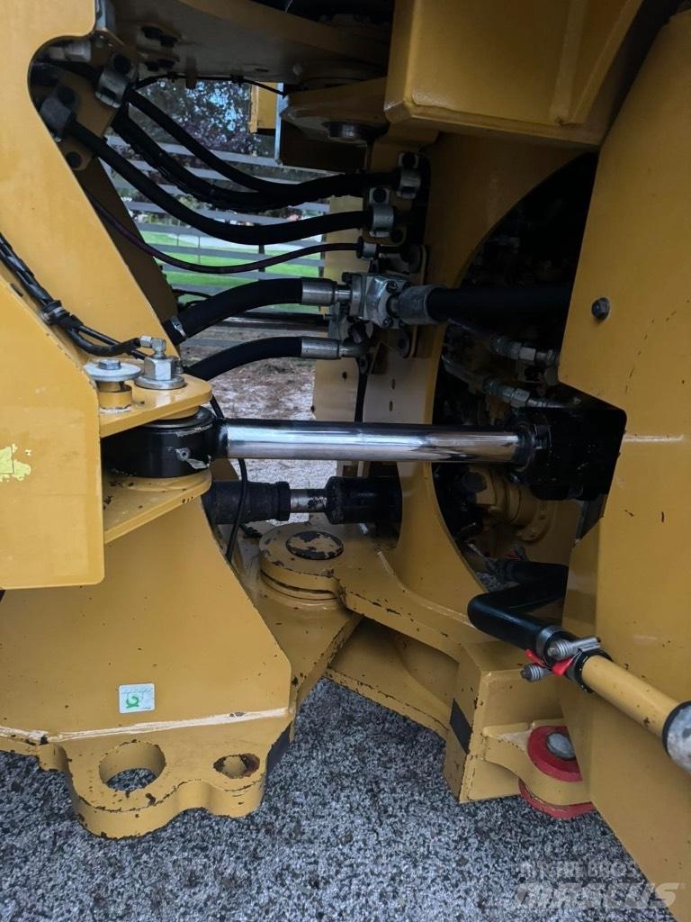 CAT 972 M Колесни товарачи