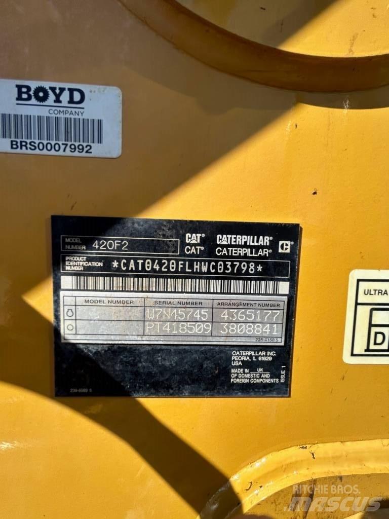 CAT 420 F2 ST Товарач със заден ексватор