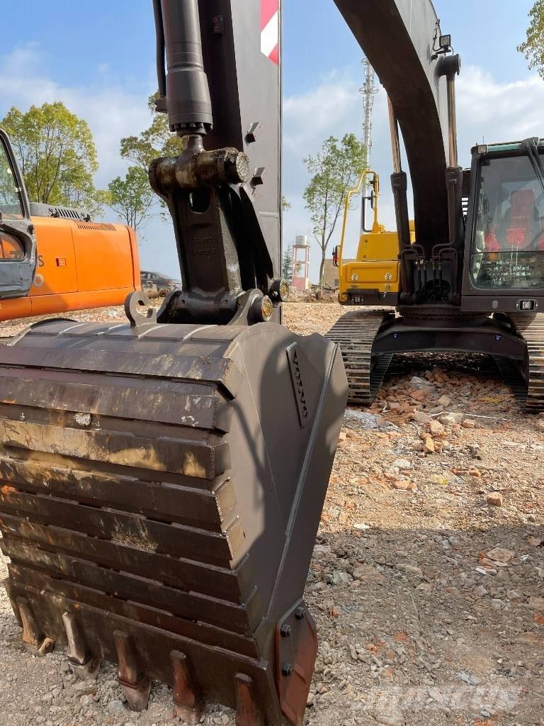 Volvo 220D Верижен екскаватор