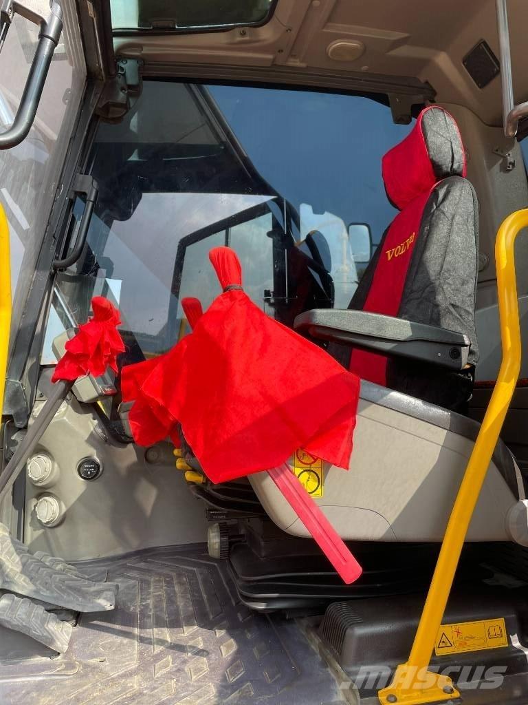 Volvo 220D Верижен екскаватор