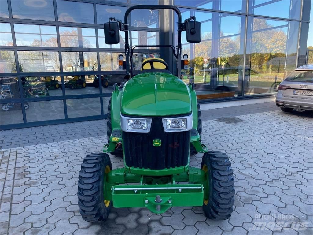 John Deere 3046R Трактори