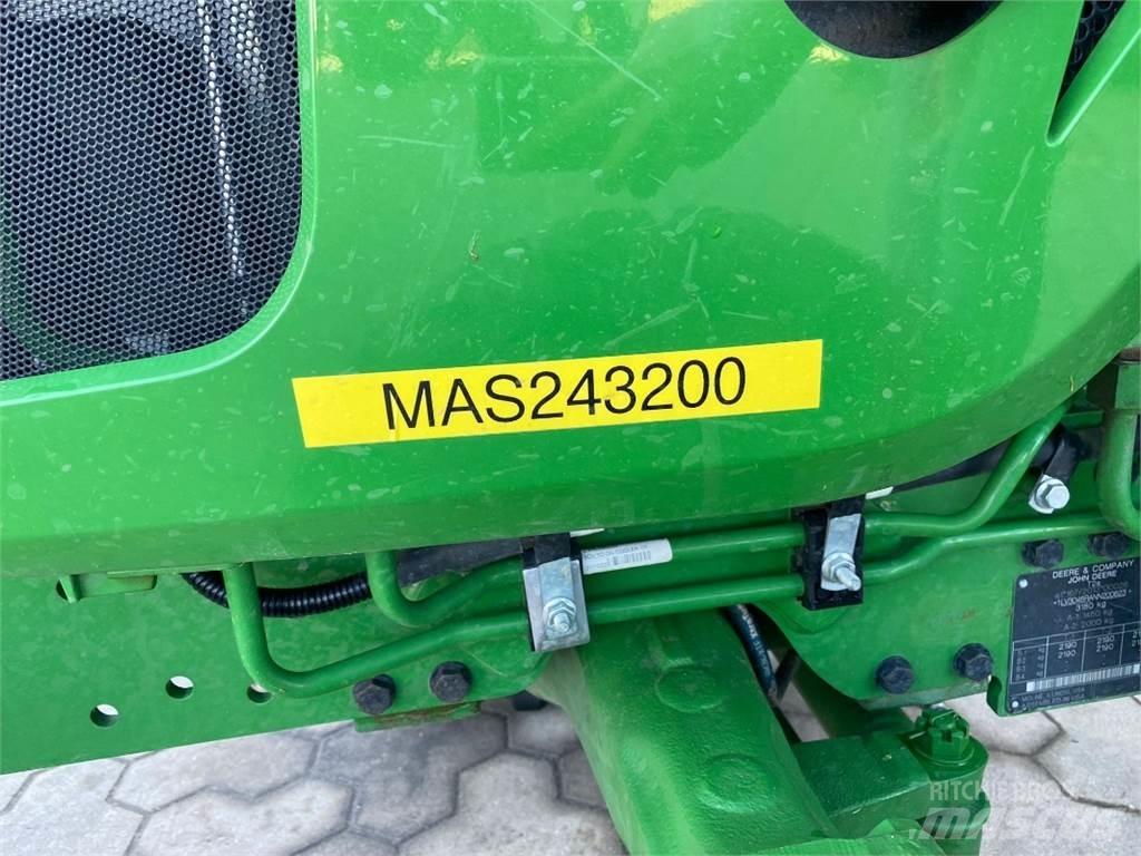 John Deere 3046R Трактори