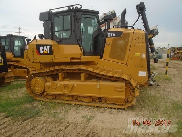 CAT D7E Верижни булдозери
