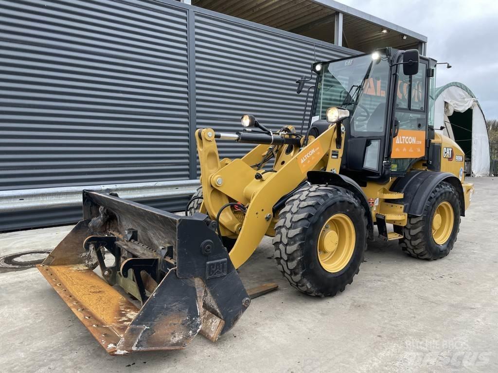CAT 908M Колесни товарачи