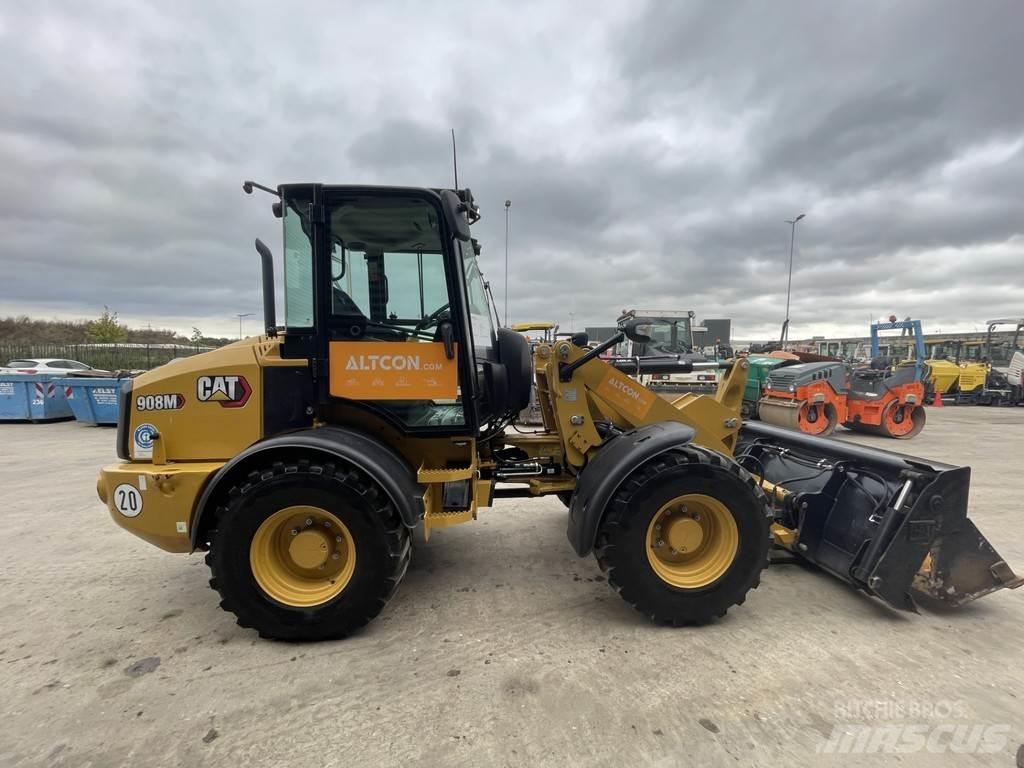 CAT 908M Колесни товарачи