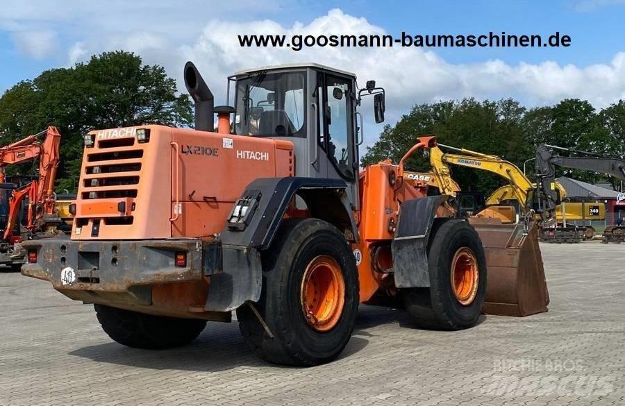Hitachi LX 210 E Колесни товарачи