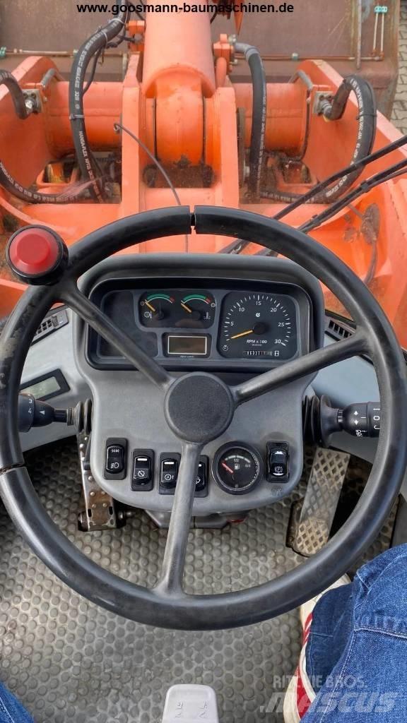 Hitachi LX 210 E Колесни товарачи
