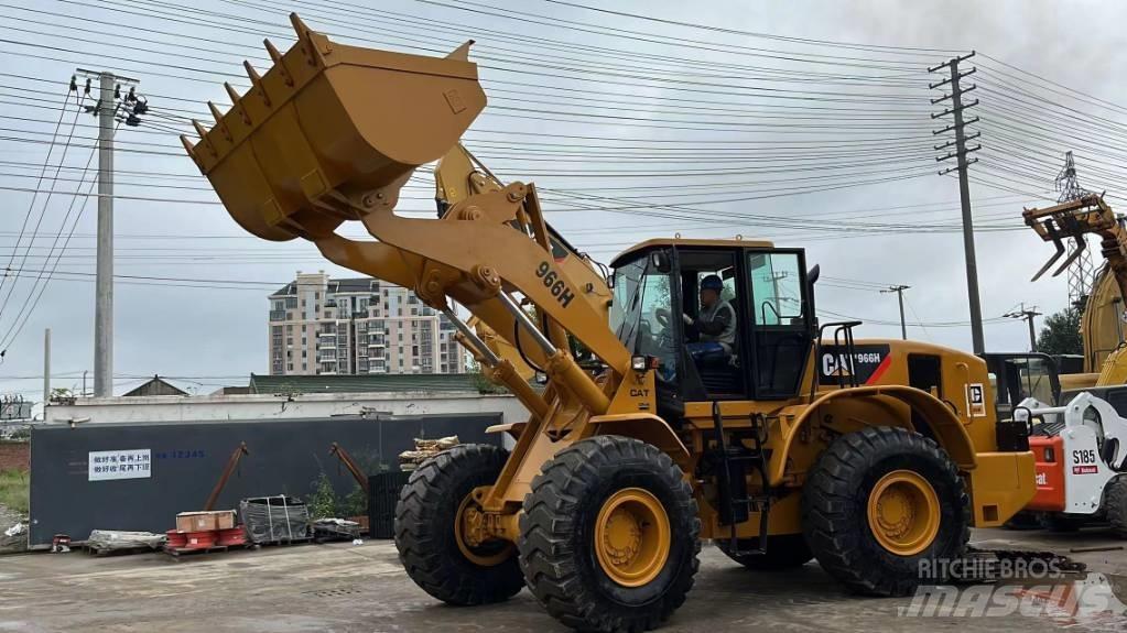 CAT 966 Колесни товарачи