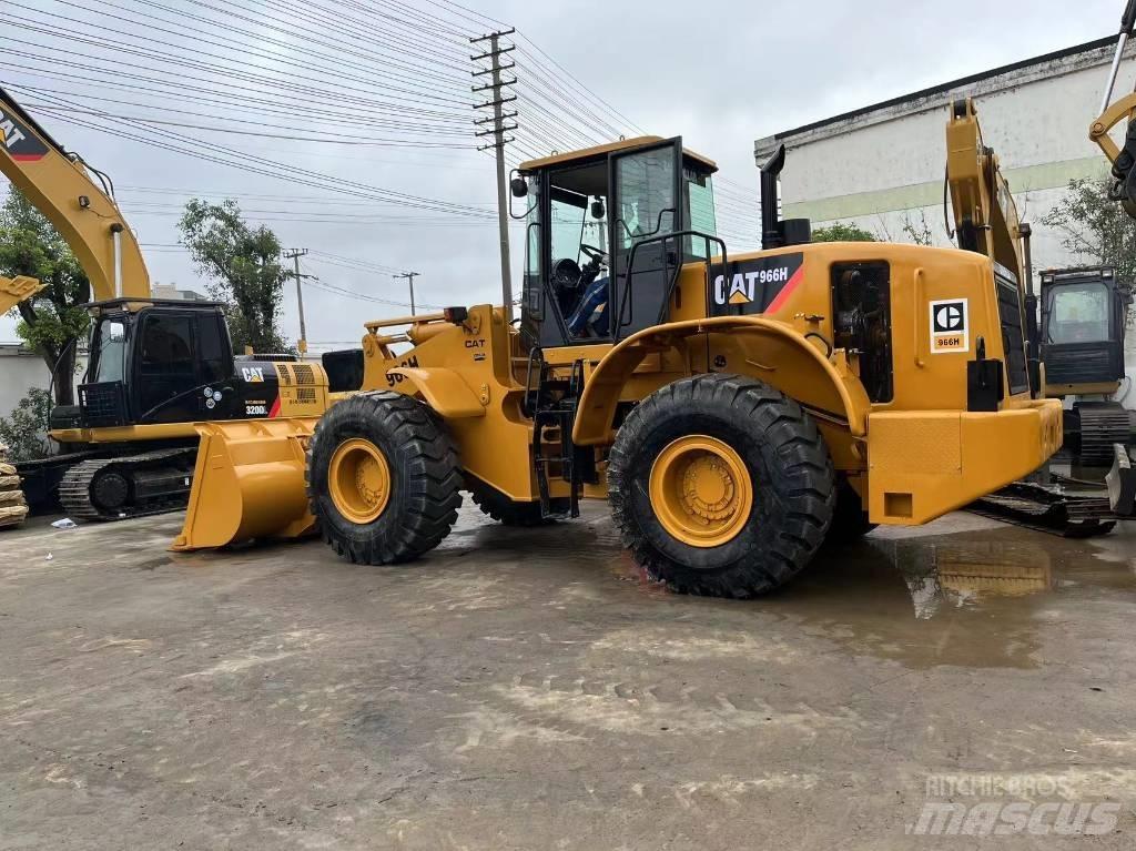 CAT 966 Колесни товарачи