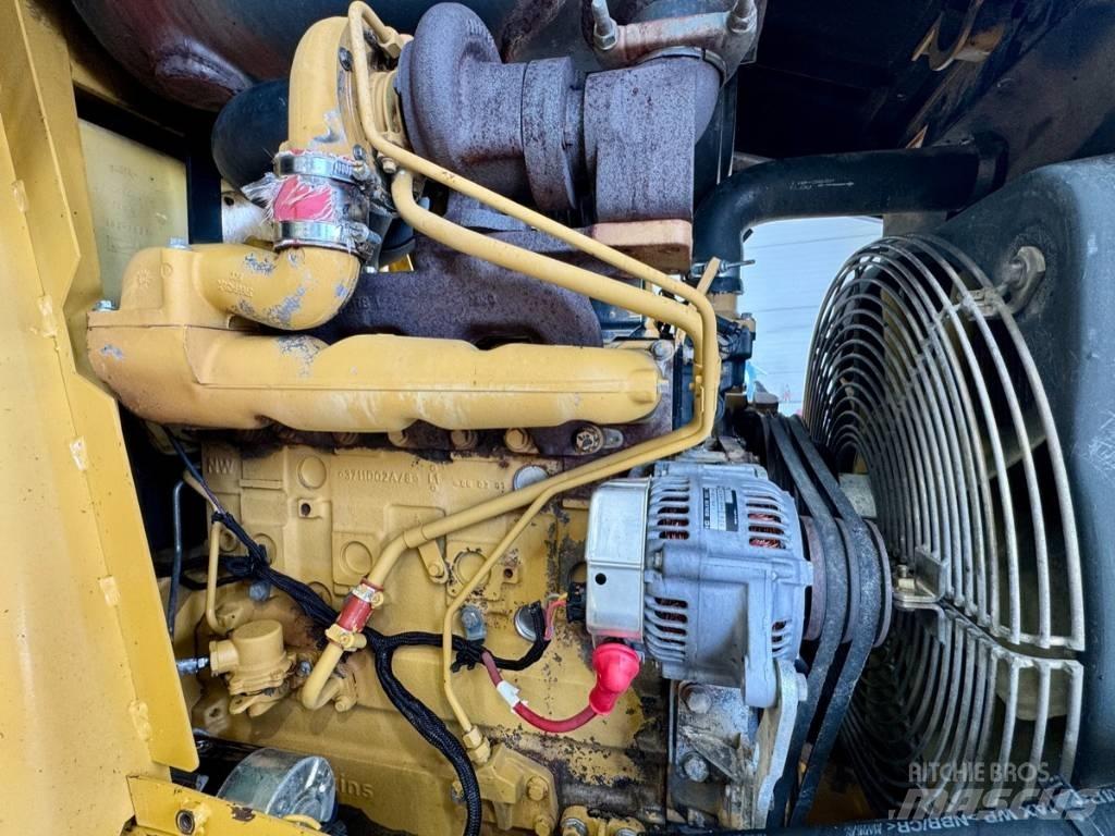 CAT 432 D Товарач със заден ексватор