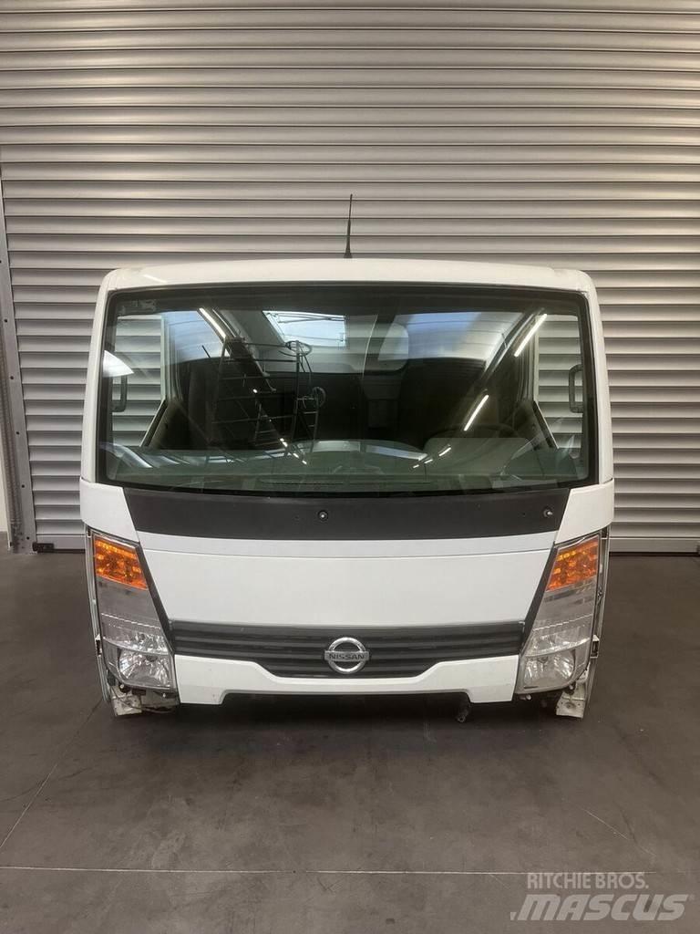 Nissan NT400 Кабини