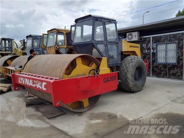 Dynapac CA 30 D Еднобарабанни ролки
