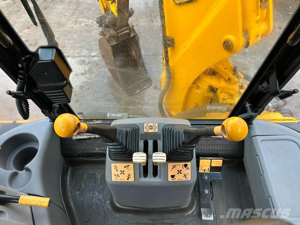 JCB 4 CX Товарач със заден ексватор