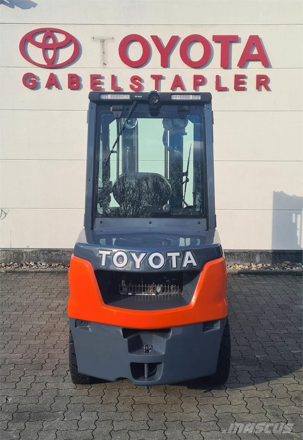 Toyota 52-8FDJF35 Дизелови камиони