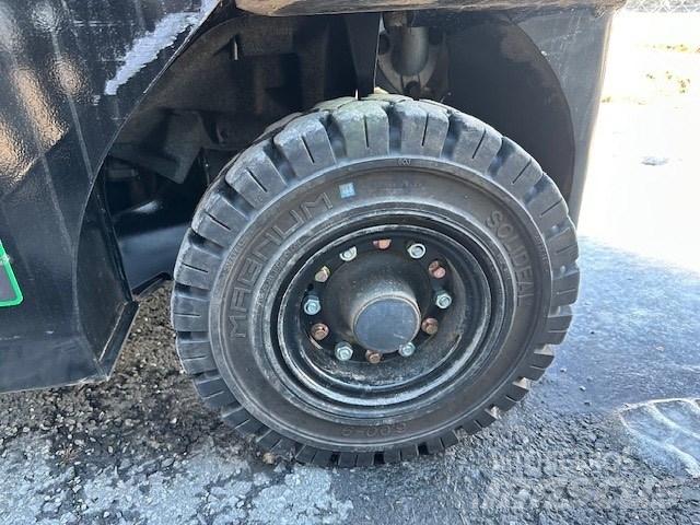 Mitsubishi FD25N3 Дизелови камиони