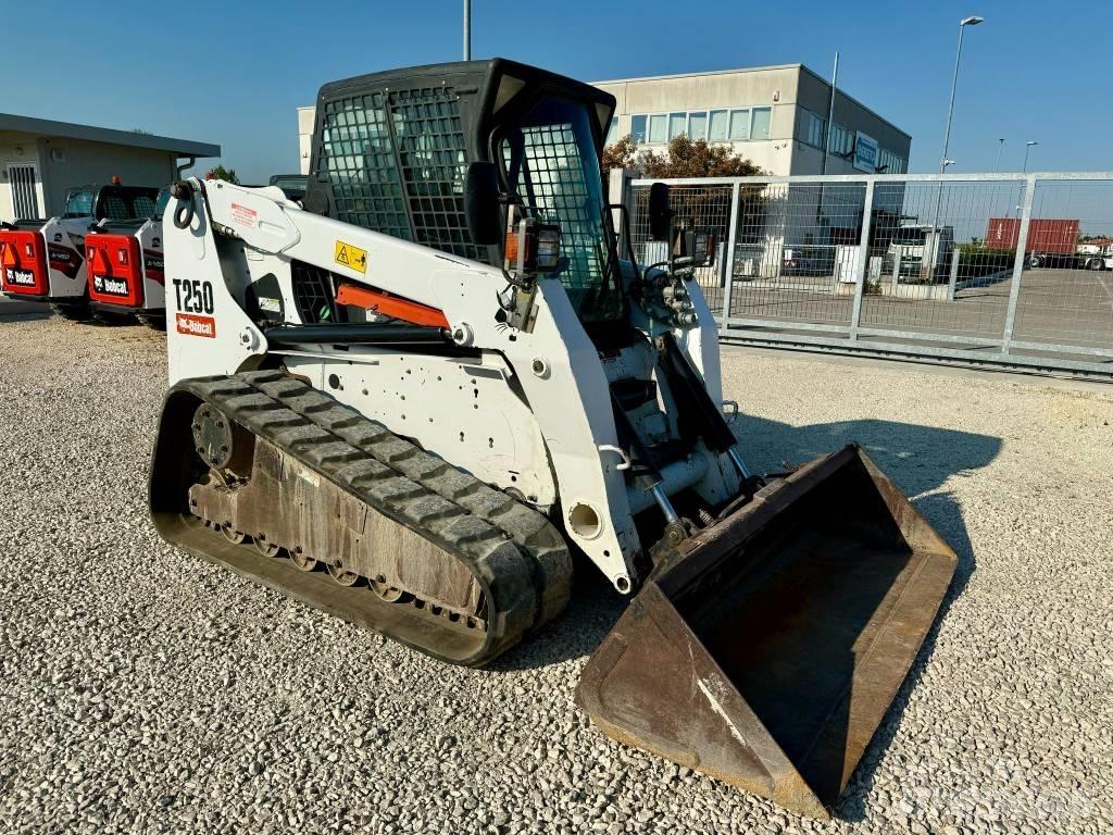 Bobcat T 250 Верижен товарач