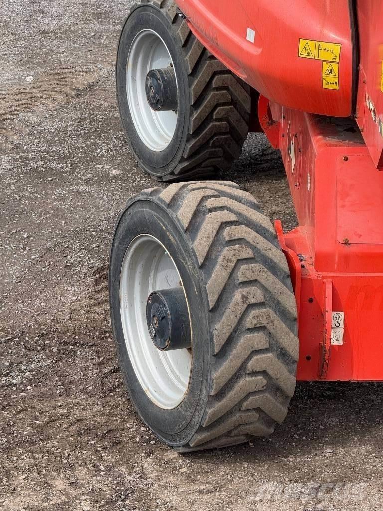 JLG 1250 AJP Съчленени стрелови подемници
