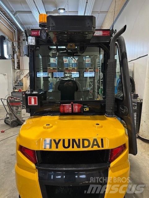 Hyundai 35 DA-9 Дизелови камиони