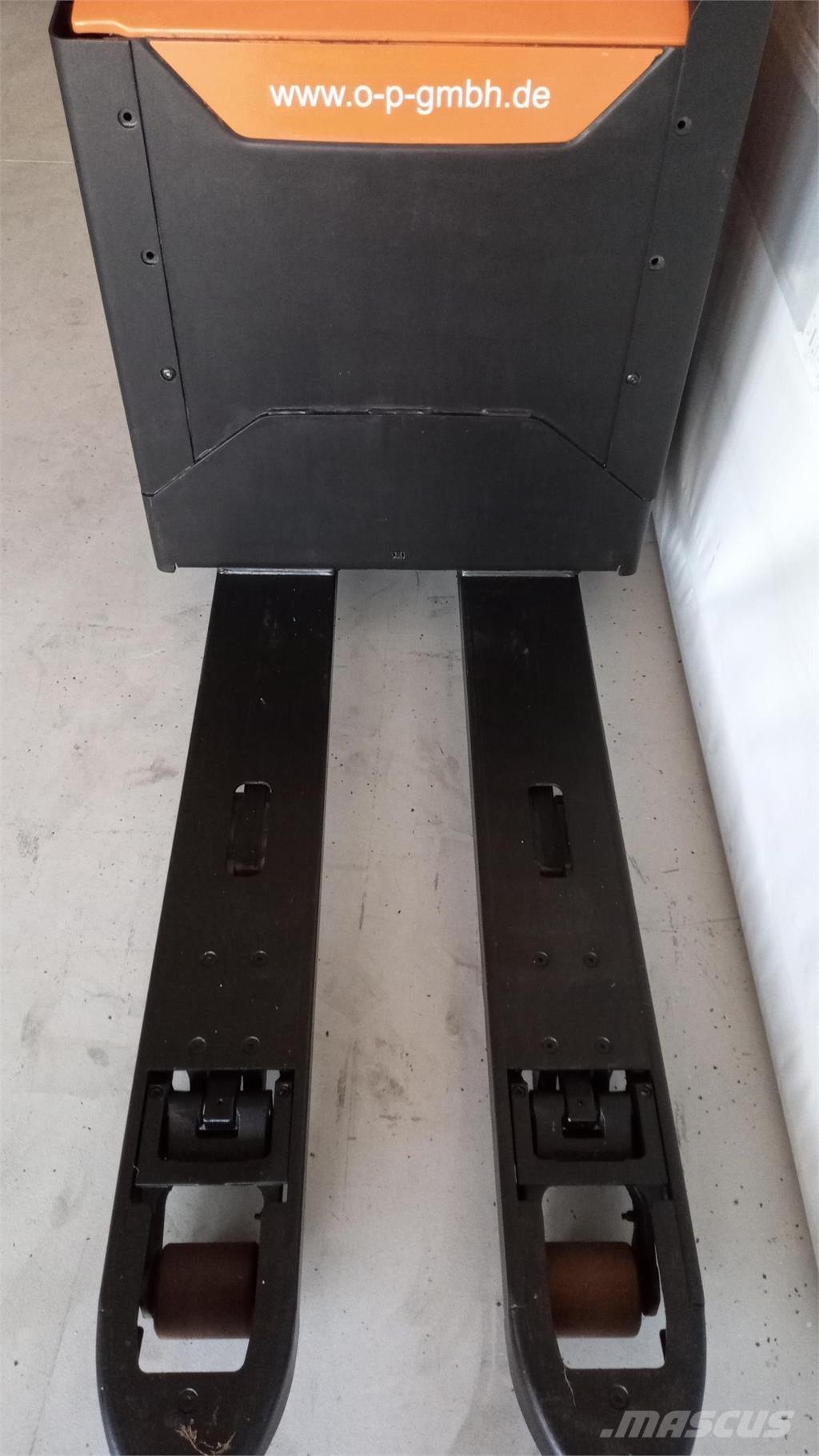 Toyota LPE 200 Колички високоповдигачи с теглич