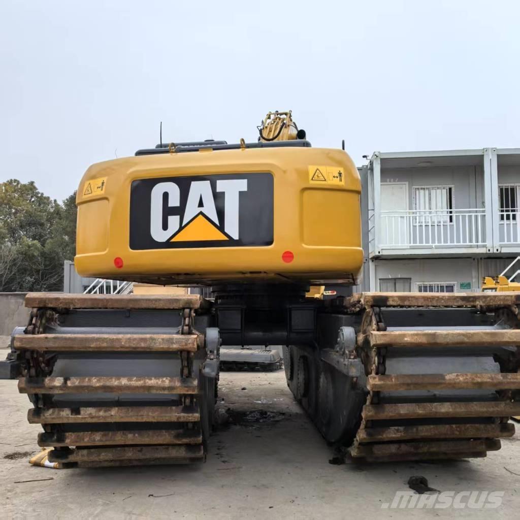 CAT 320 D Багери амфибии
