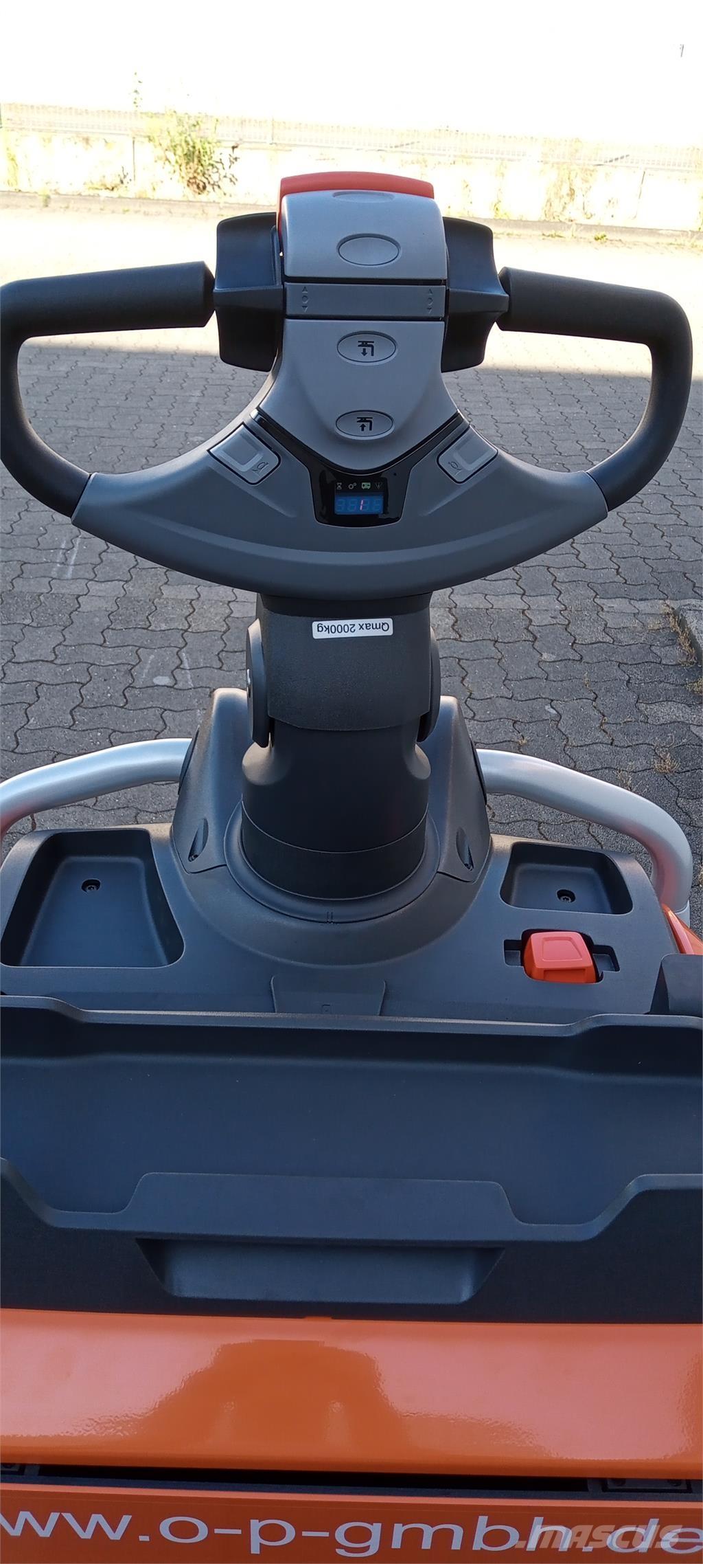 Toyota LPE200 Колички високоповдигачи с теглич