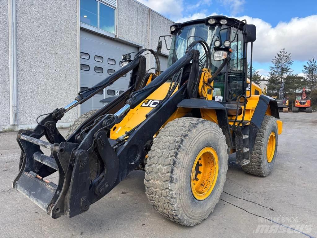 JCB 437 HT Колесни товарачи