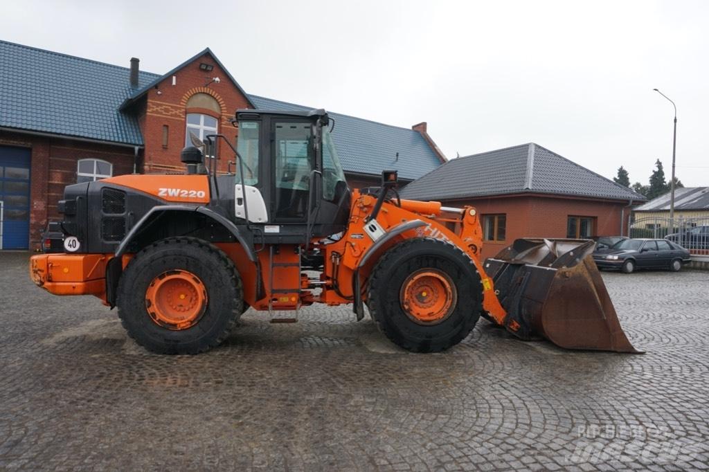 Hitachi ZW 220-5 B Колесни товарачи