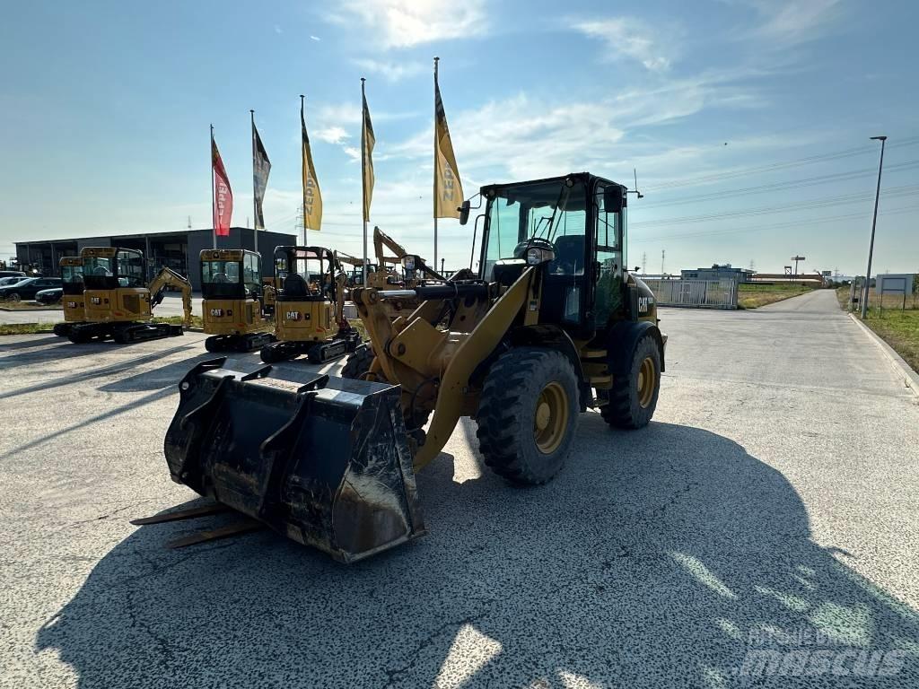 CAT 908M Колесни товарачи