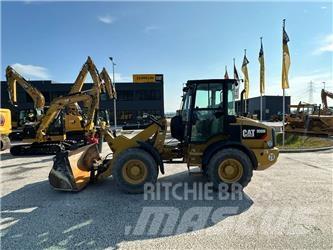 CAT 908M Колесни товарачи