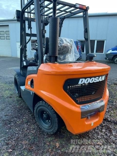 Doosan D30NXS Дизелови камиони