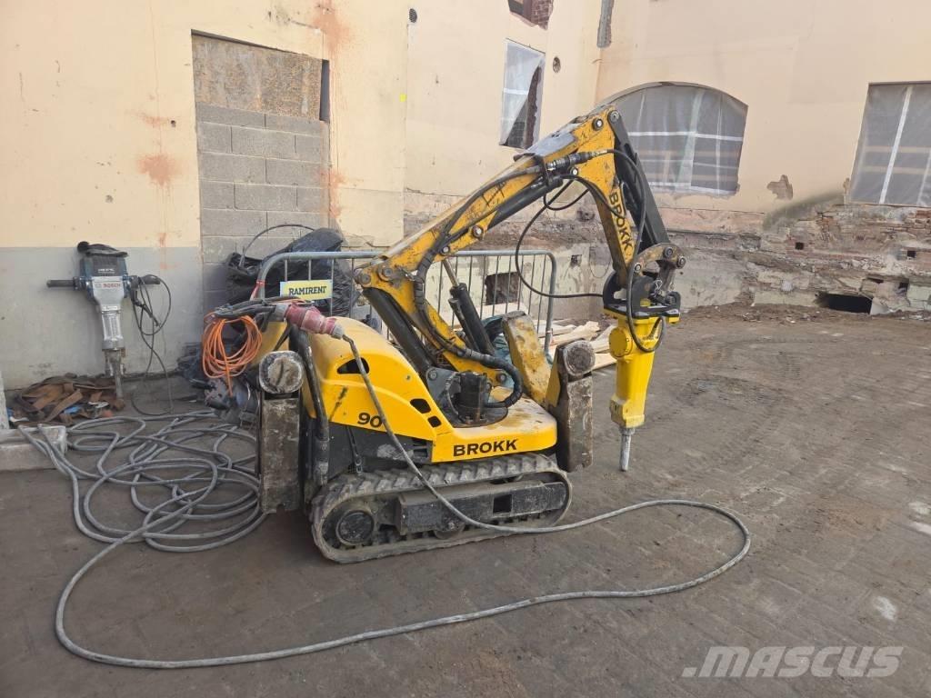 Brokk 90 Багери за разрушаване
