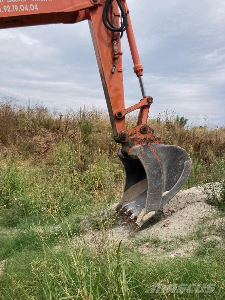 Hitachi EX 135 W Колесни екскаватори