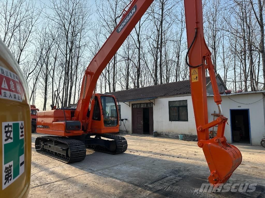 Doosan DX140 Верижен екскаватор