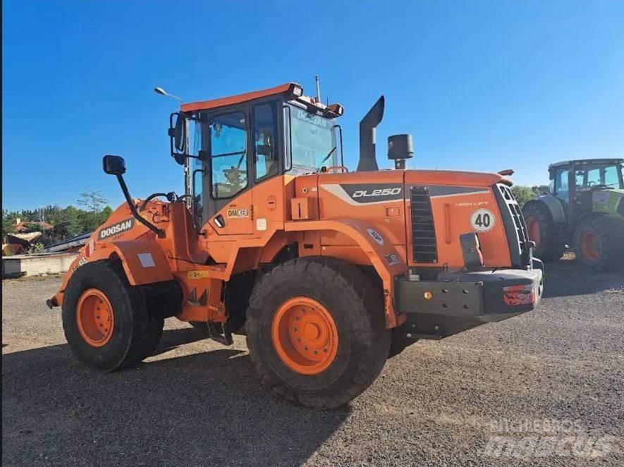 Doosan DL 250-5 Челни товарачи и багери
