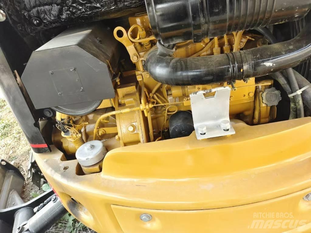CAT 303 CR Мини екскаватори < 7 т