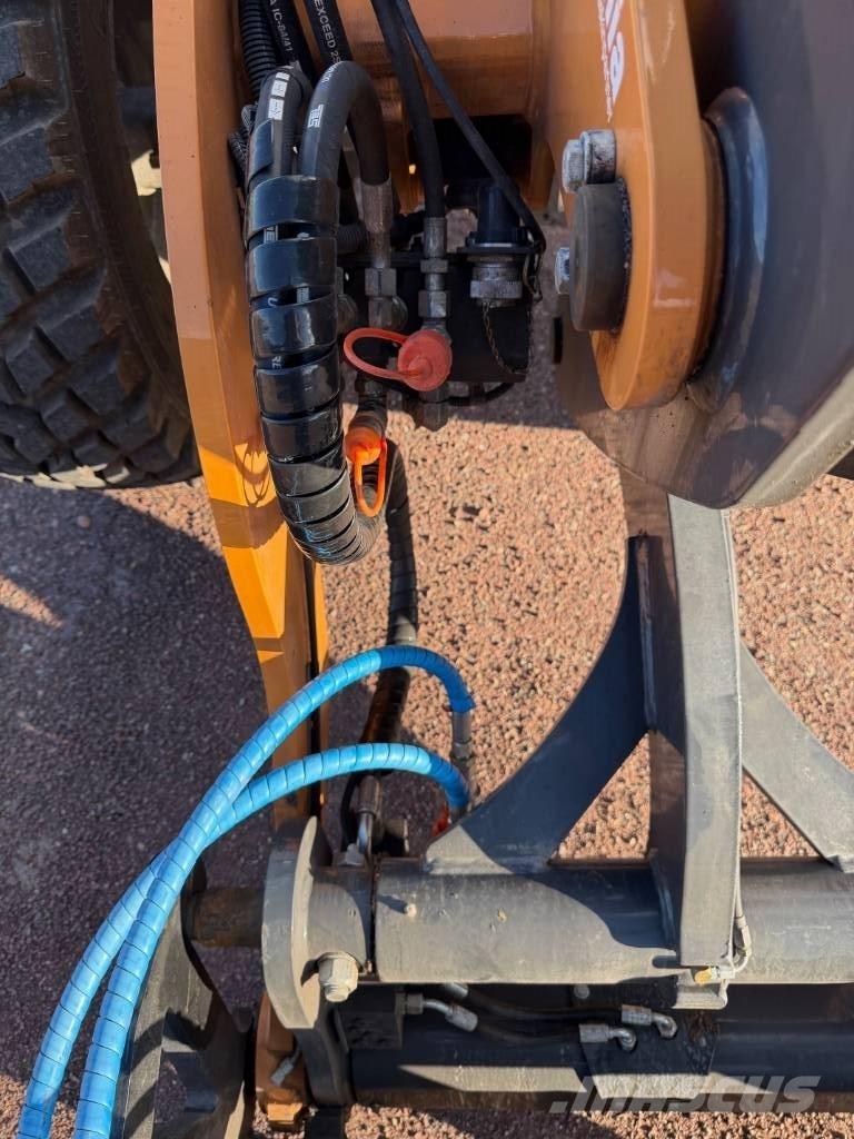 CASE 221 F Evolution Мини товарачи
