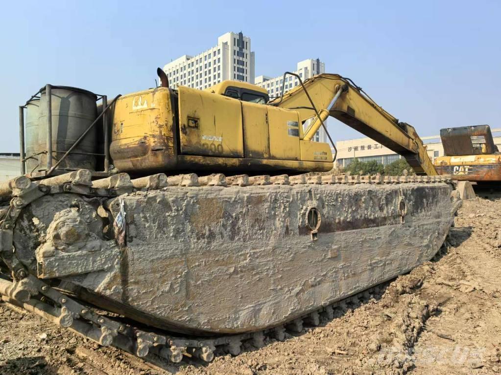 Komatsu PC 200-6 Багери амфибии