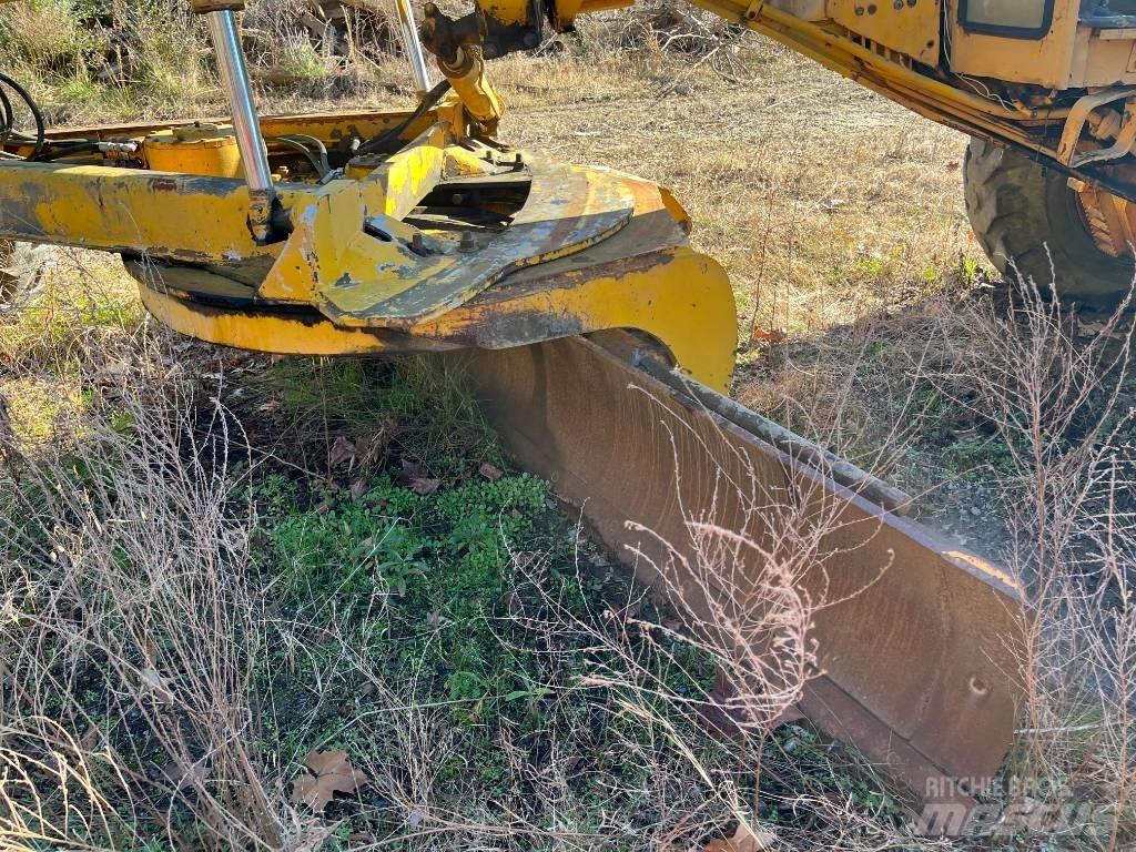 John Deere 672 A Грейдери