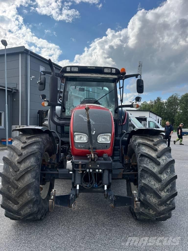 Valtra N 141 Трактори